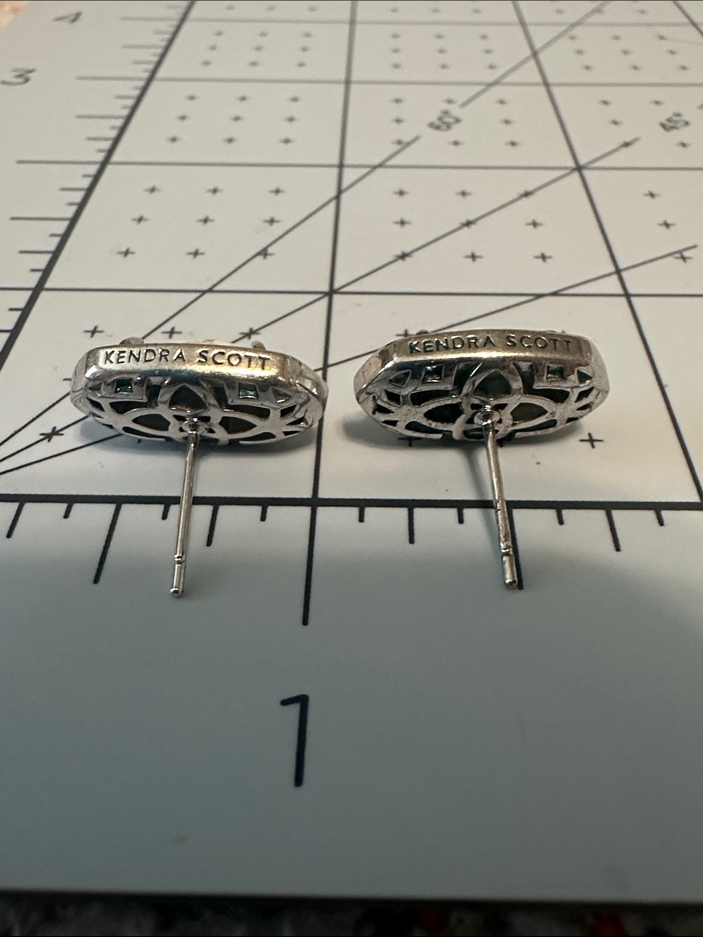 Kendra Scott Ellie Stud Earrings in Silver/Howlite - Picture 4 of 5
